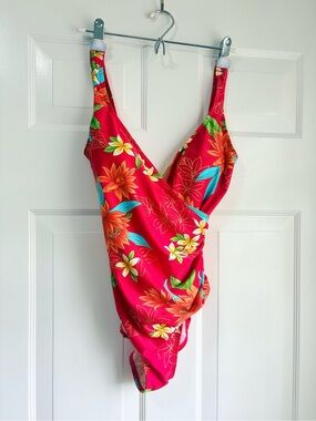 Women’s Beach Bay Red Floral One-Piece Swimsuit Size 10